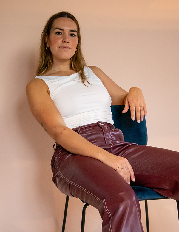 Vrouwelijk model met lang haar Shanna V.