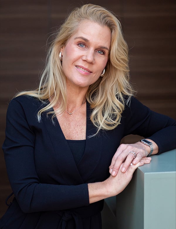 Vrouwelijk model met blond haar Shiela