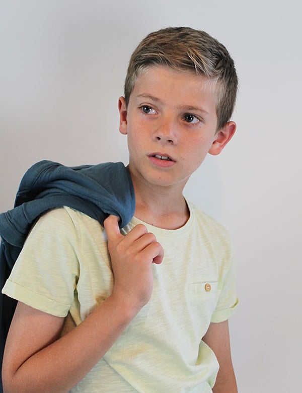 Kinder model met kort blond har Siem G.