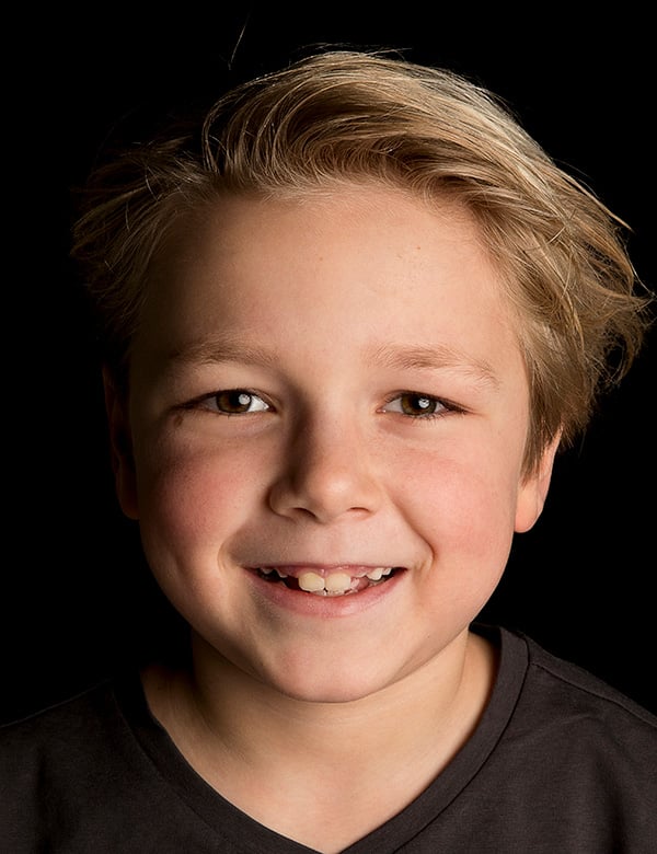 Model Kindermodel donkerblond kort haar koot