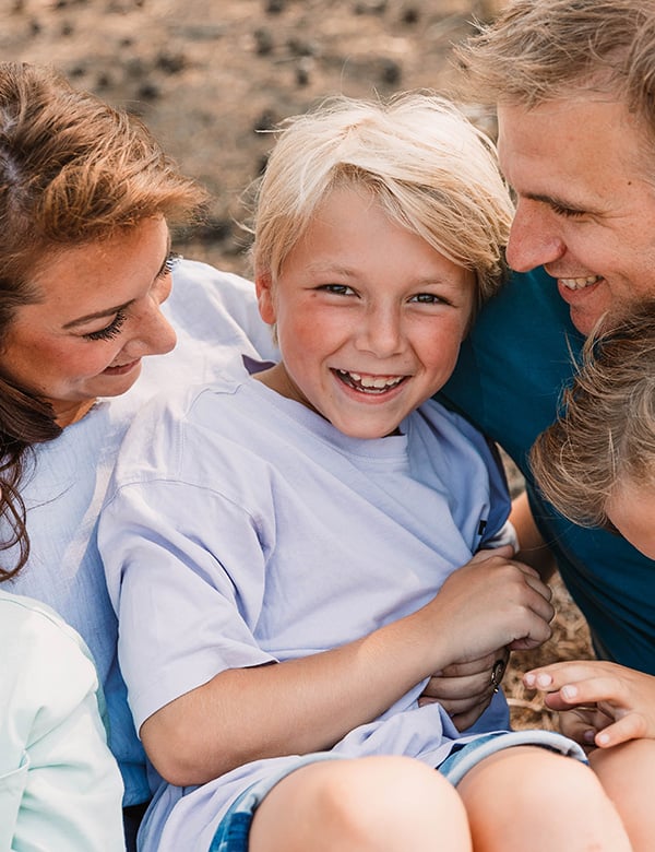 Kindermodel donkerblond kort haar Koot