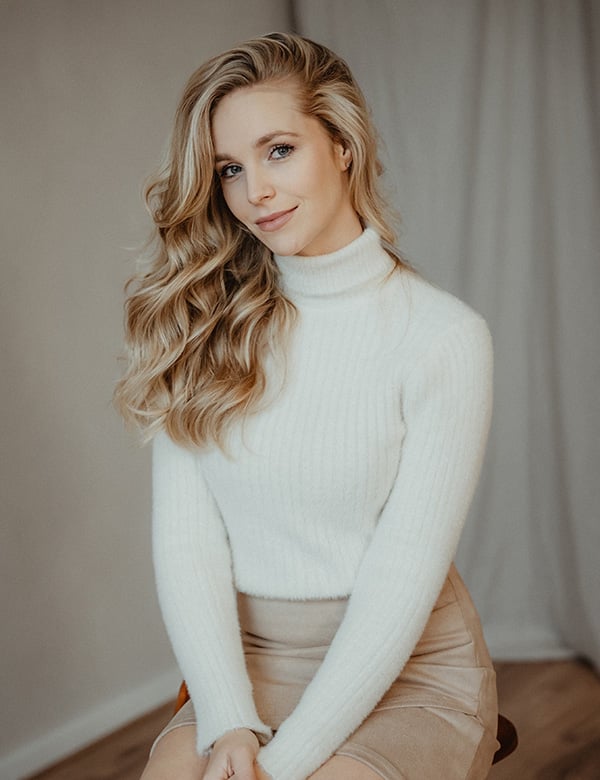 Vrouwelijk model met blond haar Sietske.