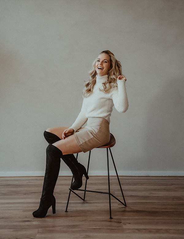 Vrouwelijk model met blond haar Sietske.