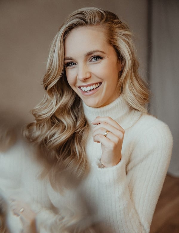 Vrouwelijk model met blond haar Sietske.