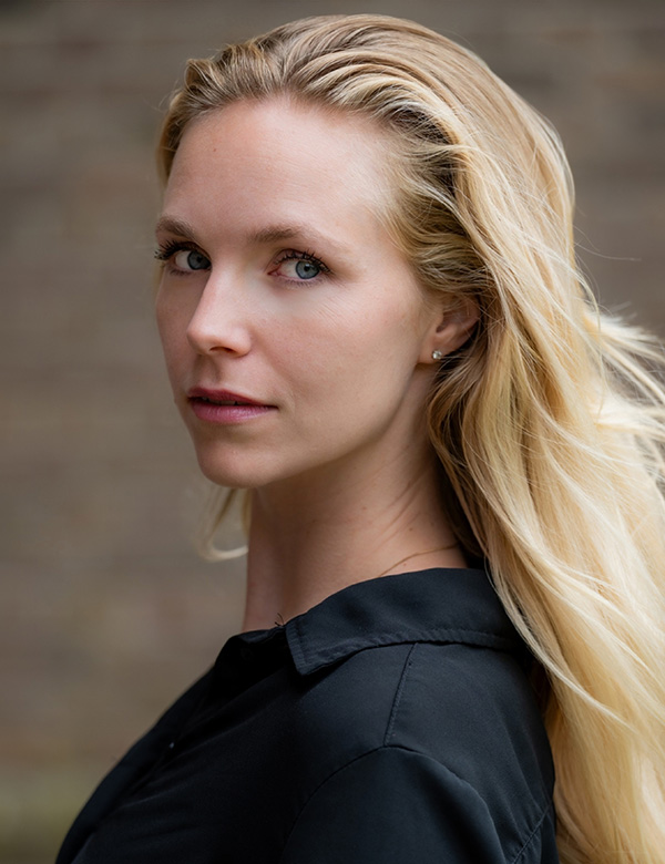 Vrouwelijk model met blond haar Sietske