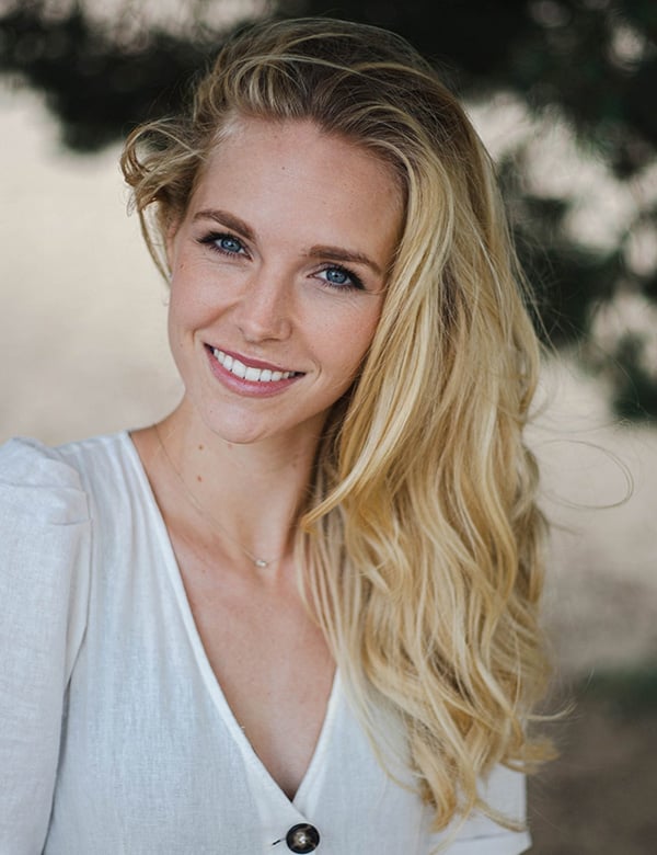Vrouwelijk model met blond haar Sietske