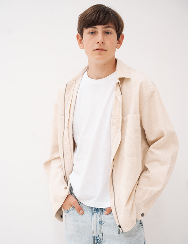 Kindermodel met zwart haar Simon