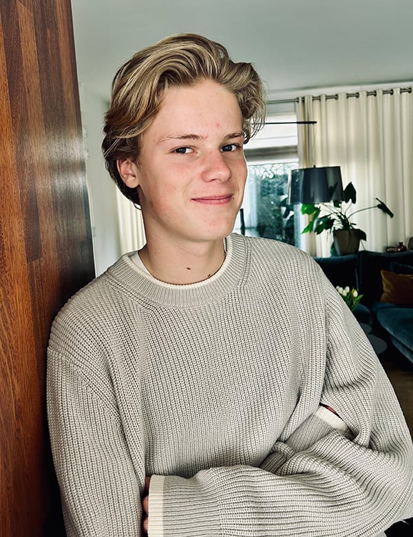 tienermodel met blond haar Sjors N.
