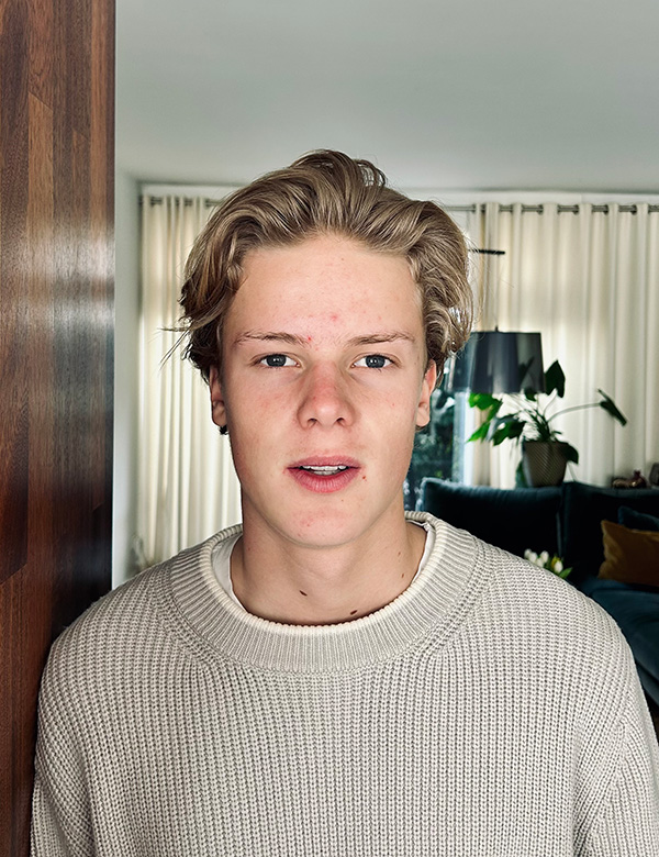 tienermodel met blond haar Sjors N.