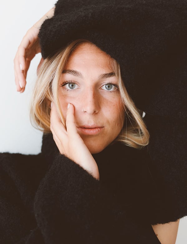 Vrouwelijk model met blond haar Sophie Guusje