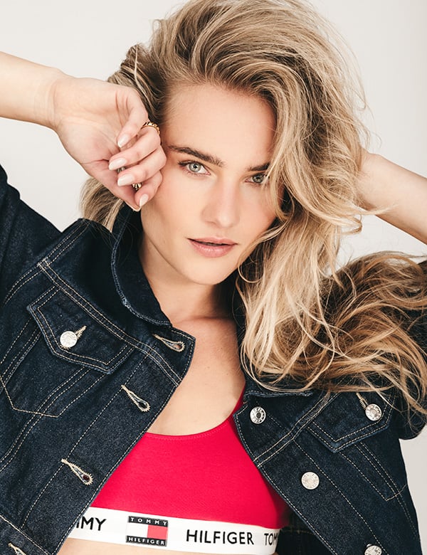 Vrouwelijk model met blond haar Sophie Isabelle