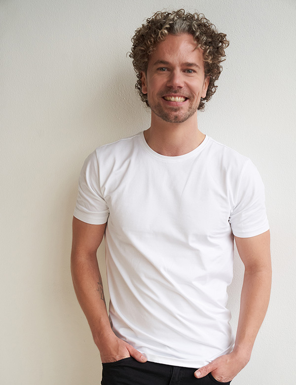 Mannelijk model blonde krullen Stefan P.