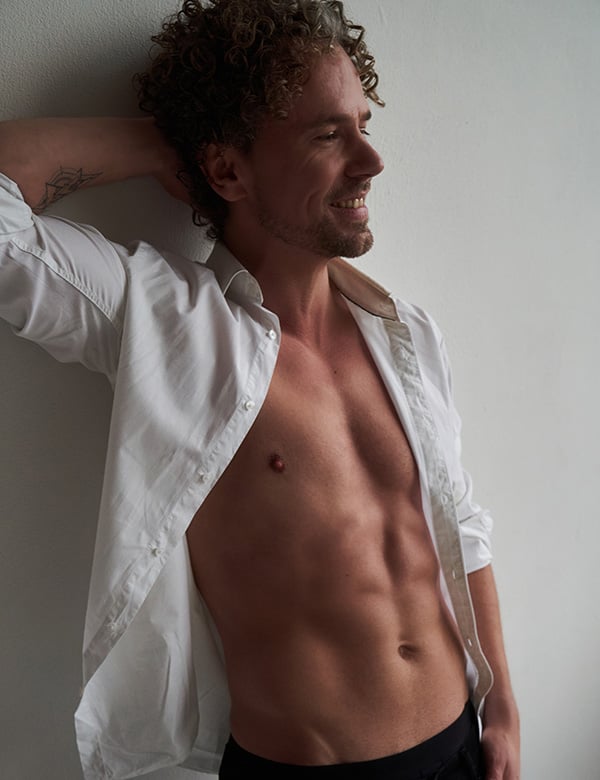 Mannelijk model blonde krullen Stefan P.