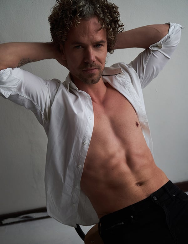 Mannelijk model blonde krullen Stefan P.