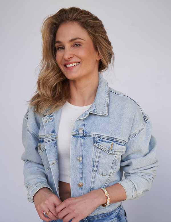 Vrouwelijk model met blond haar Stephanie K.