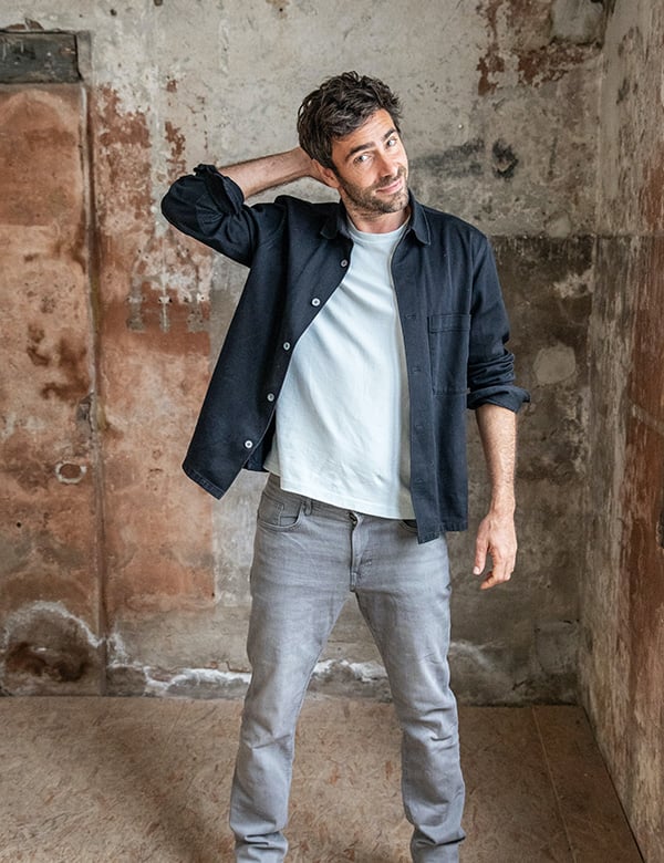 Mannelijk model met bruin haar Steven