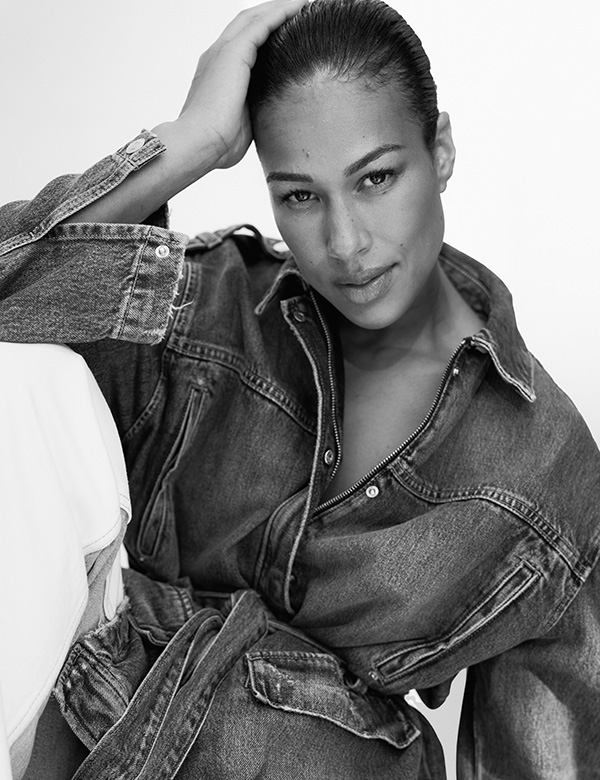 Vrouwelijk model met donkerbruin haar en bruine ogen Suzanne B.