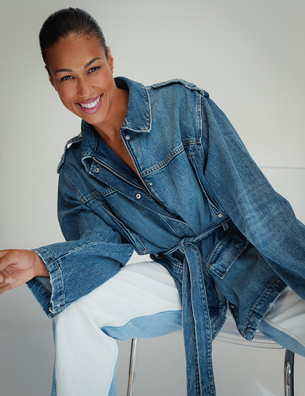 Vrouwelijk model met donkerbruin haar en bruine ogen Suzanne B.