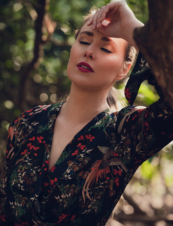 Vrouwelijk model met lang blond haar Suzanne