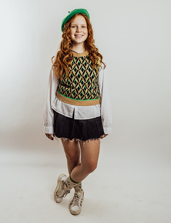 kinderlijke model met rood haar Suze.