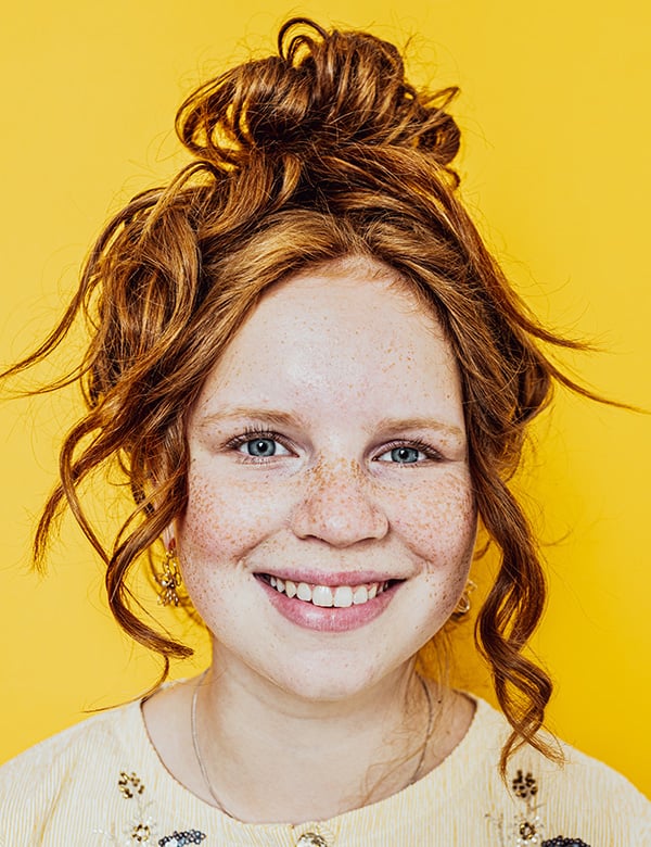 kinderlijke model met rood haar Suze.