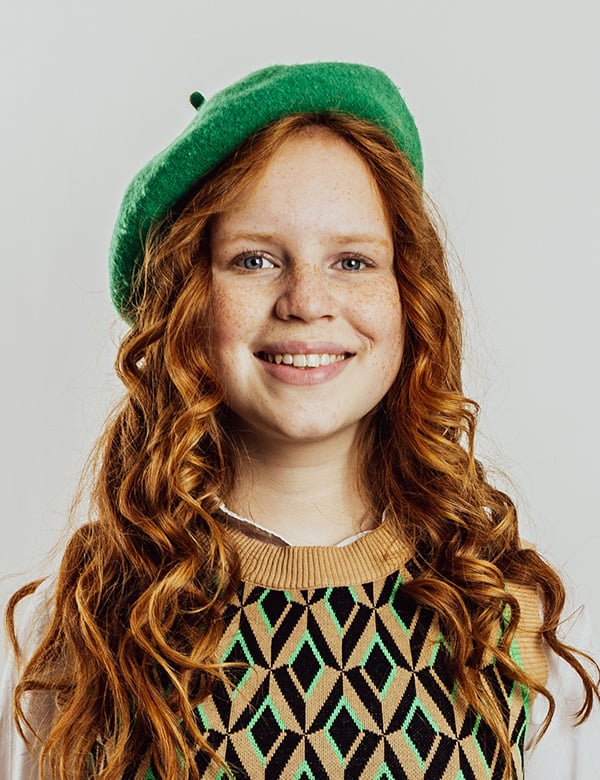 Kindermodel met rood haar suze o.