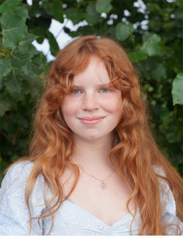 Kindermodel met rood haar Suze