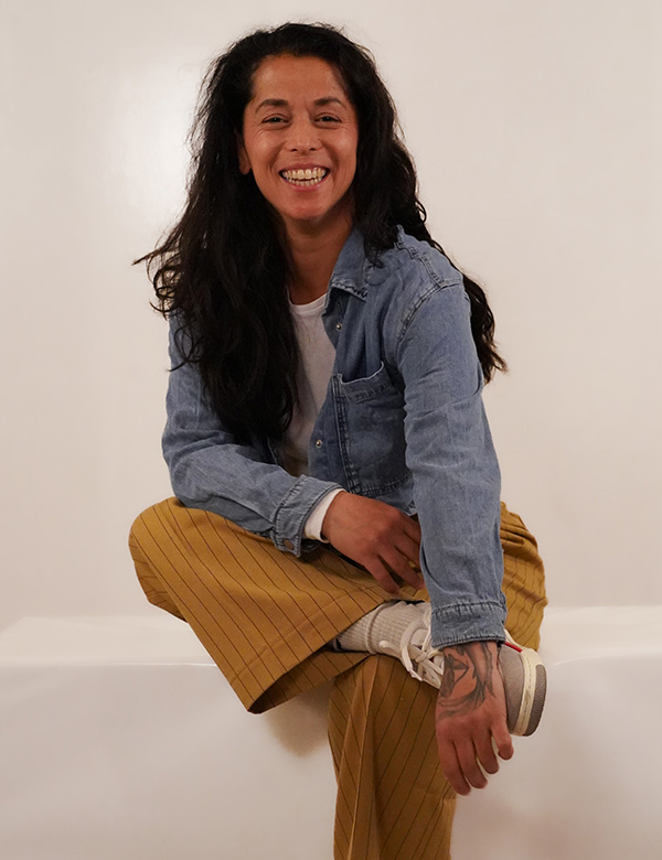 Vrouwelijk model met zwart haar Sylvia C.