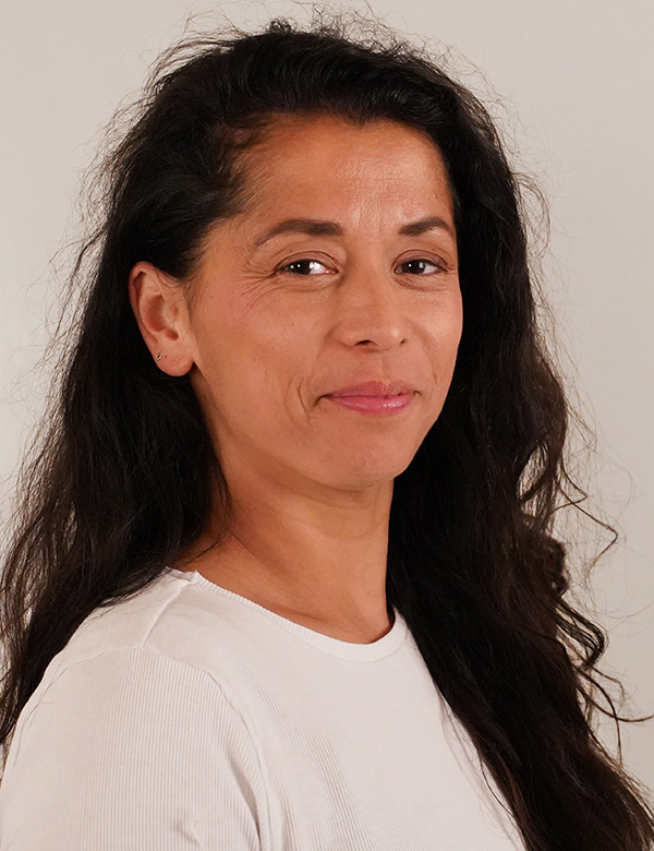 Vrouwelijk model met zwart haar sylvia c.