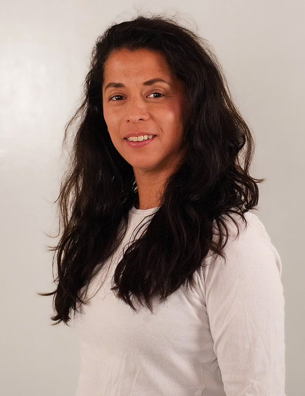 Vrouwelijk model met zwart haar Sylvia C.