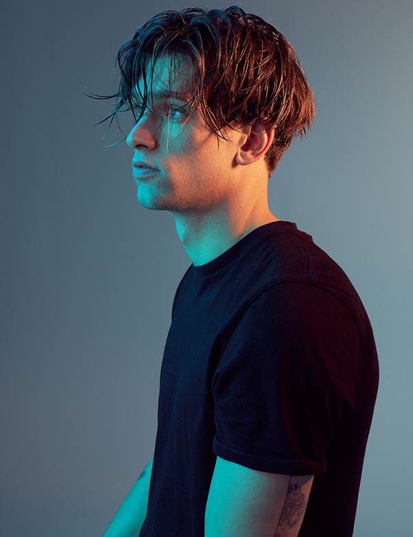 Mannelijk model met donkerblond haar Taco
