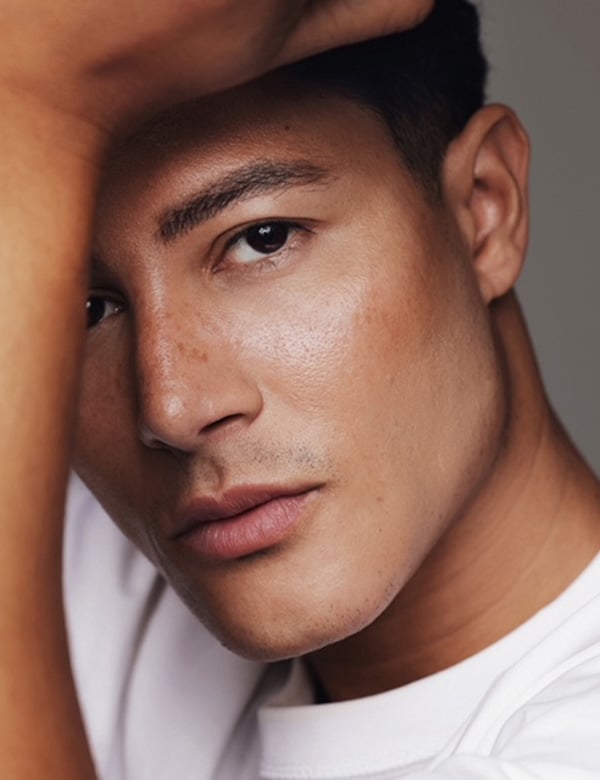 Mannelijk model met donker haar Tarik R.