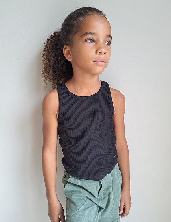 Kindermodel met donker krullend haar Tiana V.