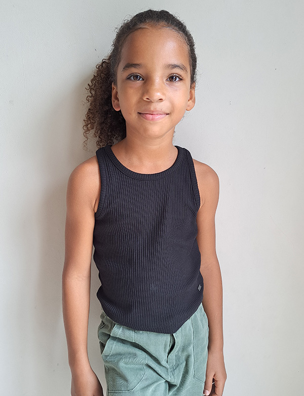 Kindermodel met donker krullend haar Tiana V.