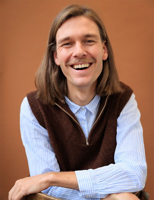 Mannelijk model met donkerblond haar Tim S.