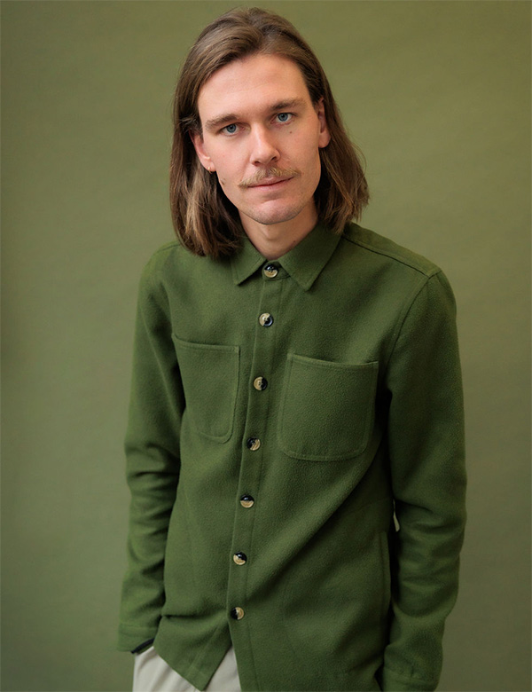 Mannelijk model met donkerblond haar Tim S.