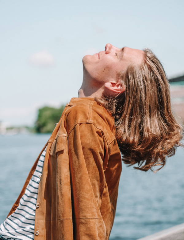 Mannelijk model met blond haar Tim