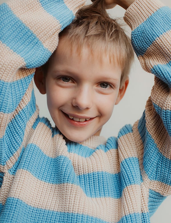 Kindermodel met blond haar Timon