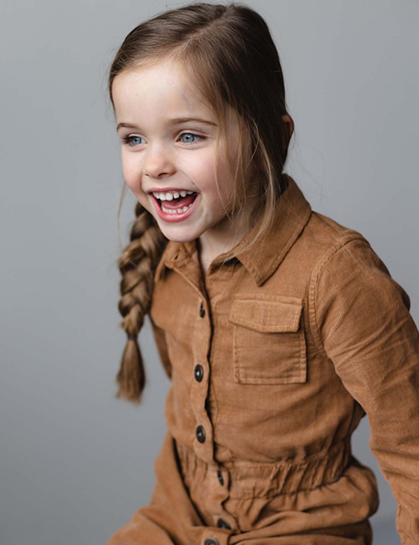 Kindermodel met blond haar Tirza