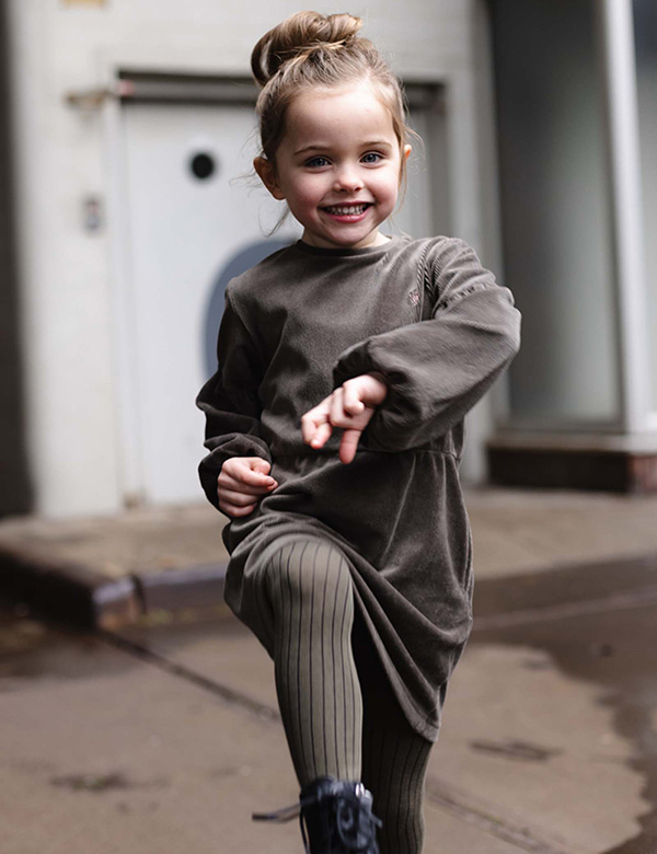 Kindermodel met blond haar Tirza