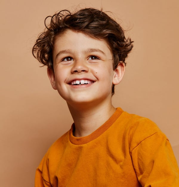 Kindermodel met bruin haar Tristan