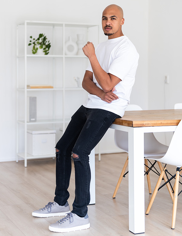 Mannelijk model zonder haar Tyron