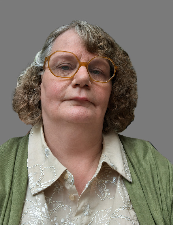 vrouwelijke model met bruin/grijs haar Ulrica.