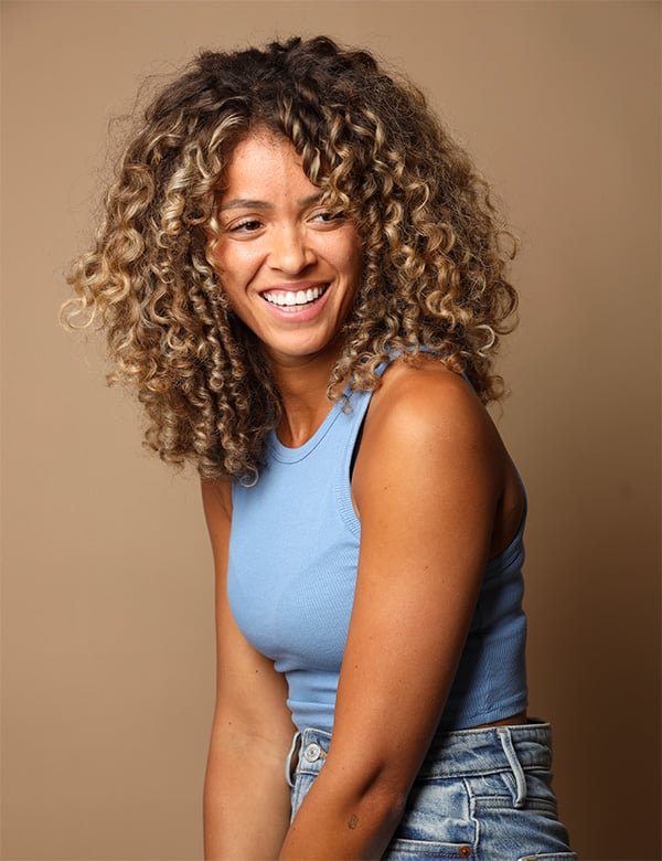 Vrouwelijk model met krullen Valerie