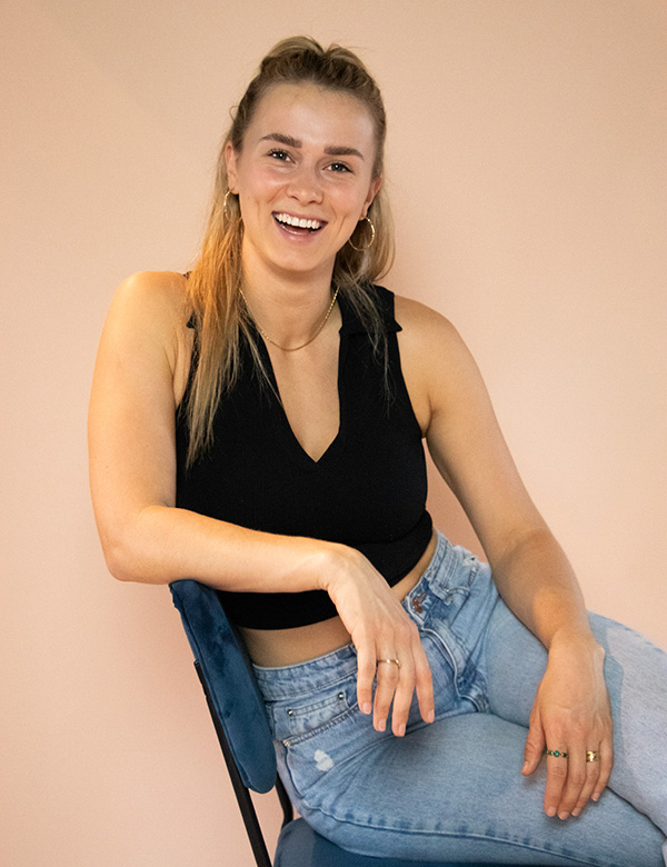 Vrouwelijk model met blond haar Veerle