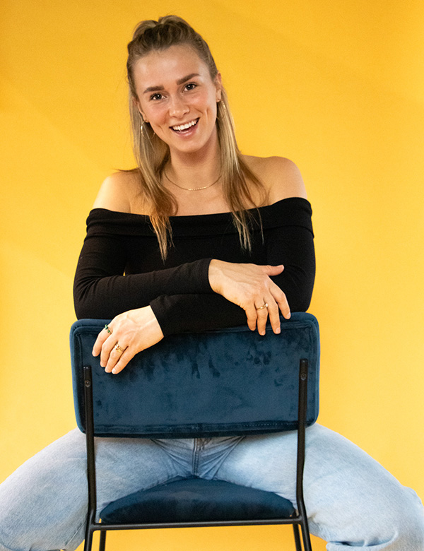 Vrouwelijk model met blond haar Veerle
