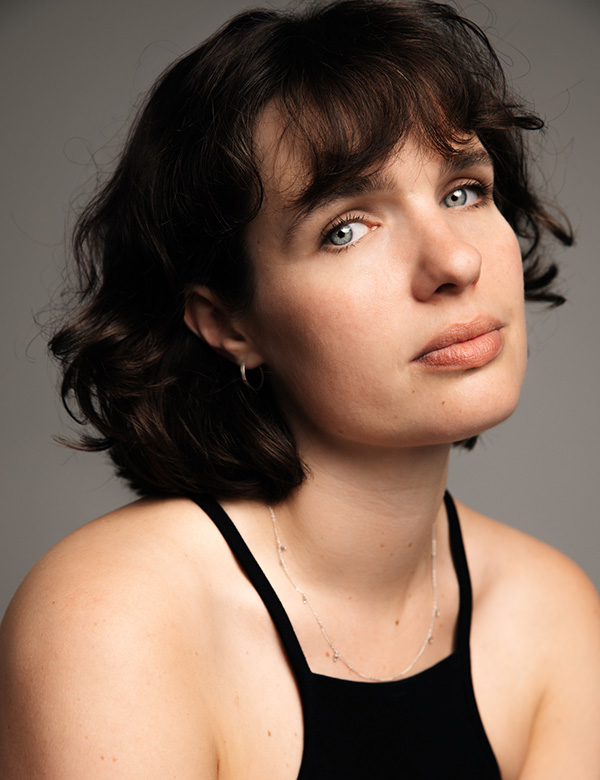 Vrouwelijk model met zwart haar Vera
