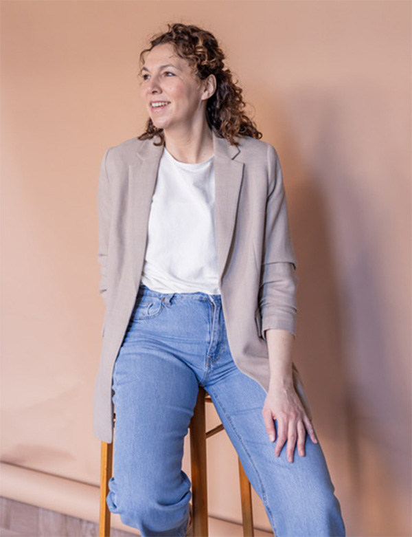 Vrouwelijk model met bruin haar Vera L.