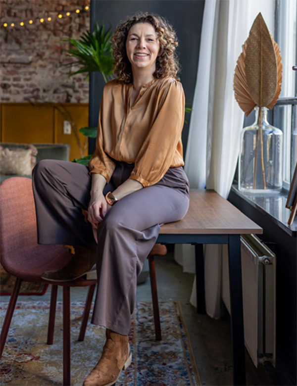 Vrouwelijk model met bruin haar Vera L.
