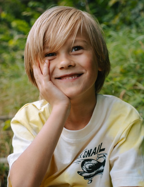 Kindermodel met blond haar Vik